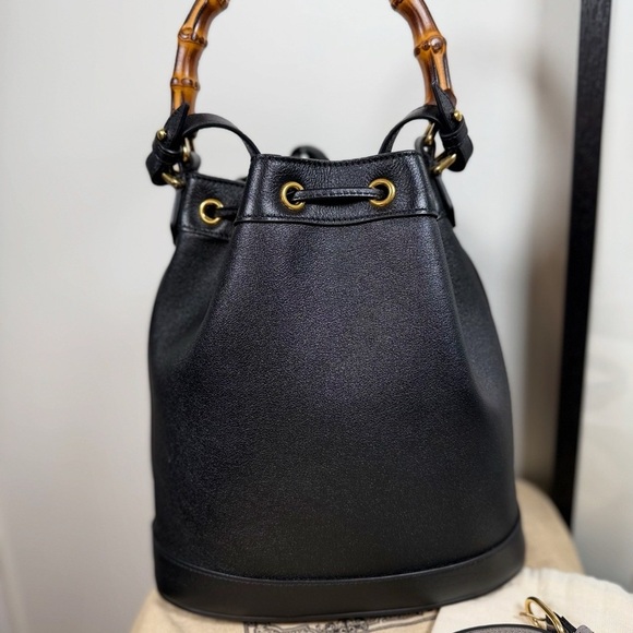 GUCCI DIANA BUCKET BAG WITH BAMBOO HANDLE - Picture 3 of 9